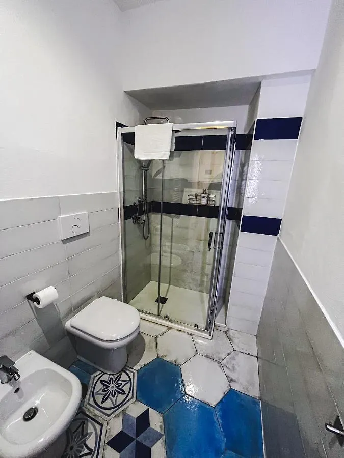 Terno Su Napoli Apartments נאפולי